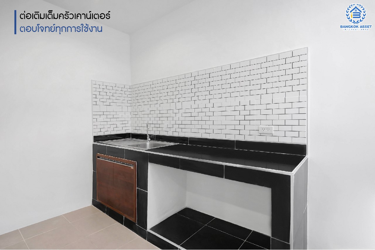 บ้านมือสองตกแต่งใหม่ แบรนด์ Q.House ม.เดอะทรัสต์ทาวน์ ราชพฤกษ์-รัตนาธิเบศร์ ทาวน์เฮ้าส์หลังใหญ่ เนื้อที่ 19.8 ตร.ว. มาพร้อมฟังก์ชั่น 3 ห้องนอน 2 ห้องน้ำ จอดรถได้ถึง 2 คัน บนทำเลติดถ.ราชพฤกษ์ เดินทางสู่ใจกลางเมืองได้อย่างรวดเร็ว ใกล้รถไฟฟ้า"สถานีบางรักน้อยท่าอิฐ"...